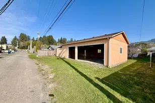 403 Linden Ln, Brookings, OR 97415 - Photo 10