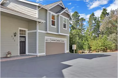 935 Hemlock St, Florence, OR 97439 - Photo 1