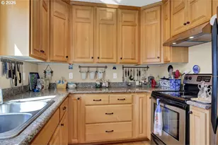 935 Hemlock St, Florence, OR 97439 - Photo 16