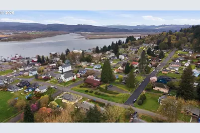 407 E 2nd St, Rainier, OR 97048 - Photo 8