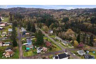 407 E 2nd St, Rainier, OR 97048 - Photo 6