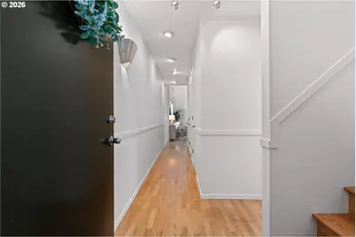 1009 NW Hoyt St #201, Portland, OR 97209 - Photo 4