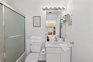 1009 NW Hoyt St, Portland, OR 97209 - Photo 30