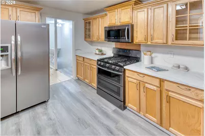 10525 SW 63rd Dr, Portland, OR 97219 - Photo 16