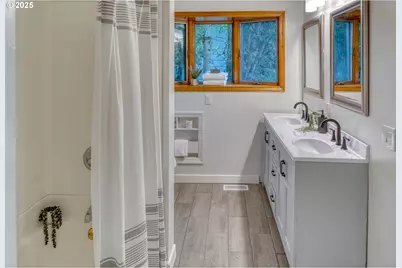 10525 SW 63rd Dr, Portland, OR 97219 - Photo 22