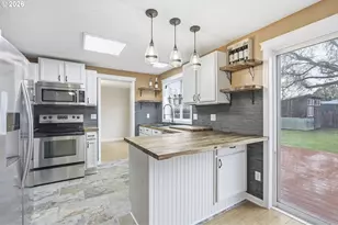 1559 E 2nd St, Newberg, OR 97132 - Photo 2