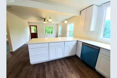 745 SW Maplecrest Dr, Portland, OR 97219 - Photo 8