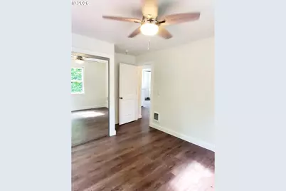 745 SW Maplecrest Dr, Portland, OR 97219 - Photo 18