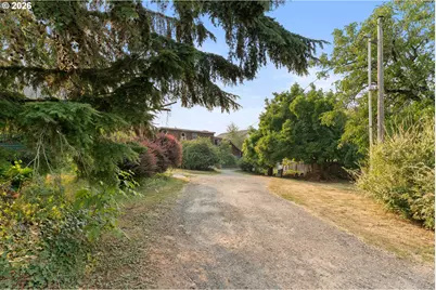 1949 SE Orient Dr, Gresham, OR 97080 - Photo 6