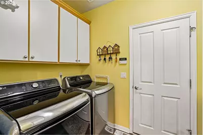8297 SW Hayden Dr, Beaverton, OR 97007 - Photo 26