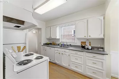 7256 N Chautauqua Blvd, Portland, OR 97217 - Photo 12