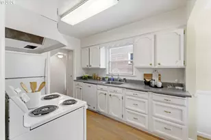 7256 N Chautauqua Blvd, Portland, OR 97217 - Photo 12