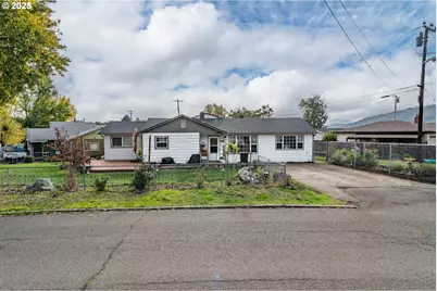 663 NE Knoll Ave, Roseburg, OR 97470 - Photo 36