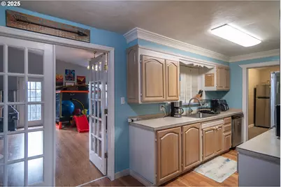 663 NE Knoll Ave, Roseburg, OR 97470 - Photo 10
