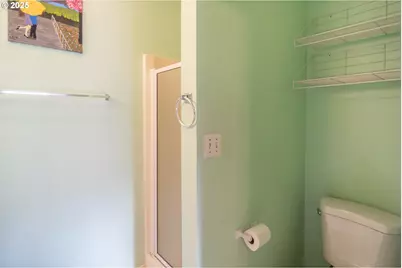 663 NE Knoll Ave, Roseburg, OR 97470 - Photo 18