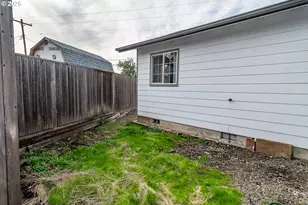 663 NE Knoll Ave, Roseburg, OR 97470 - Photo 30