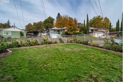 663 NE Knoll Ave, Roseburg, OR 97470 - Photo 28