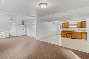 8748 Enclid St, Salem, OR 97305 - Photo 36