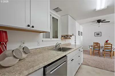 15745 SW Queen Victoria Pl, King City, OR 97224 - Photo 18