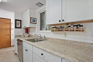 15745 SW Queen Victoria Pl, King City, OR 97224 - Photo 16