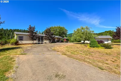 982 Reston Rd, Roseburg, OR 97471 - Photo 1