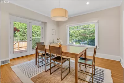 7 NE Floral Pl, Portland, OR 97232 - Photo 12