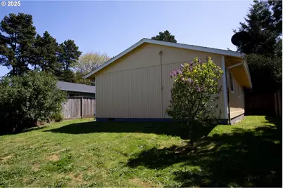 1673 29th St, Florence, OR 97439 - Photo 16