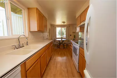 1673 29th St, Florence, OR 97439 - Photo 6