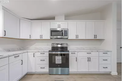 1282 E 3rd St, Lafayette, OR 97127 - Photo 18