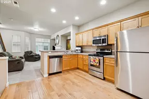 406 NE Patricia Ann Pl, Hillsboro, OR 97006 - Photo 4