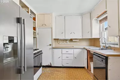 3945 NE Bryant St, Portland, OR 97211 - Photo 10