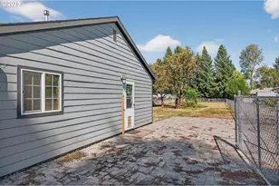 3945 NE Bryant St, Portland, OR 97211 - Photo 26