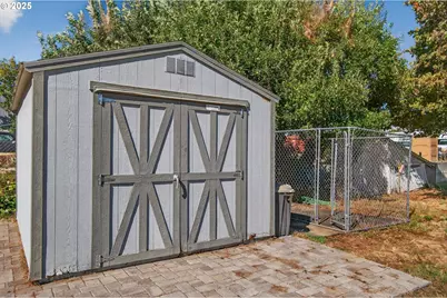 3945 NE Bryant St, Portland, OR 97211 - Photo 28