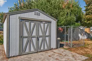 3945 NE Bryant St, Portland, OR 97211 - Photo 28