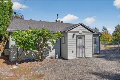 3945 NE Bryant St, Portland, OR 97211 - Photo 2