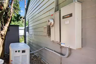 3945 NE Bryant St, Portland, OR 97211 - Photo 24