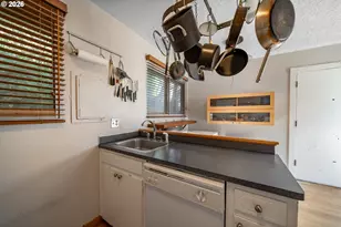 847 SW Broadway Dr, Portland, OR 97201 - Photo 8