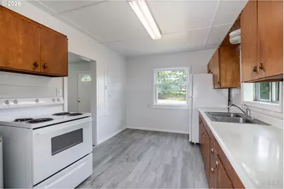 215 S 8th St, Saint Helens, OR 97051 - Photo 8