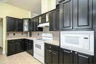 929 NE Hide Away Dr, McMinnville, OR 97128 - Photo 24