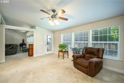 929 NE Hide Away Dr, McMinnville, OR 97128 - Photo 18