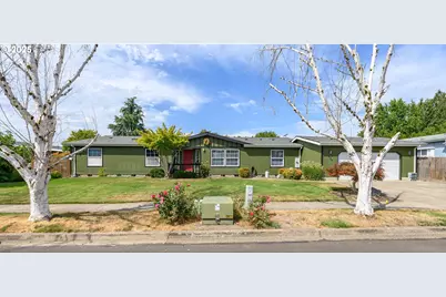 929 NE Hide Away Dr, McMinnville, OR 97128 - Photo 1