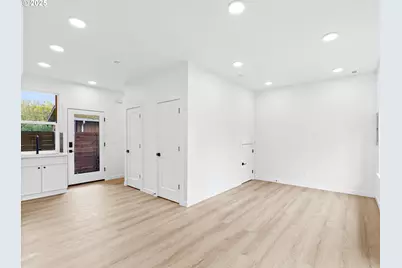 8416 SE Clay St #4, Portland, OR 97216 - Photo 4