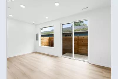 8416 SE Clay St #4, Portland, OR 97216 - Photo 6