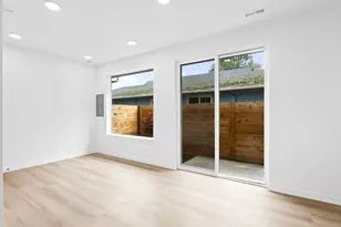 8416 SE Clay St, Portland, OR 97216 - Photo 6