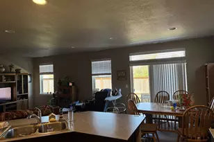 5298 Squirrel St, Springfield, OR 97478 - Photo 10