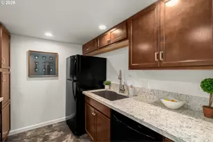 2211 SW 1st Ave, Portland, OR 97201 - Photo 12