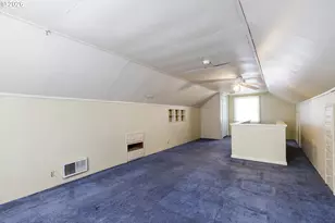 232 NE Russet St, Portland, OR 97211 - Photo 12