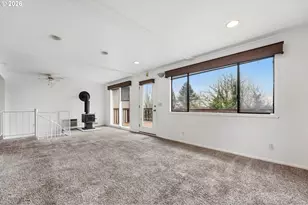 7040 SW Brier Pl, Portland, OR 97219 - Photo 4