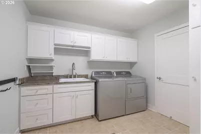 1068 NW 6th Ct, Lincoln City, OR 97367 - Photo 10