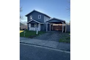303 Taylor St, Sutherlin, OR 97479 - Photo 2